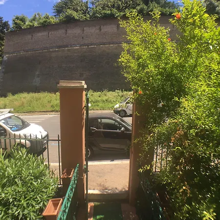 Vatican Garden House בית הארחה 4*