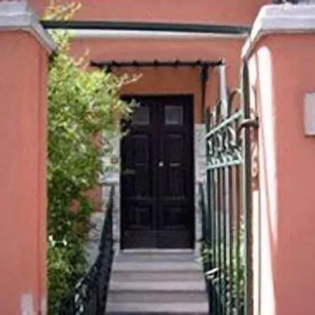 בית הארחה Vatican Garden House רומא